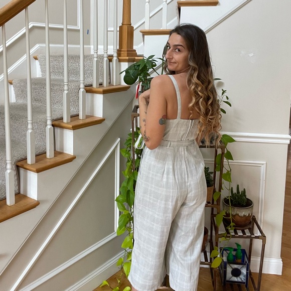 Cropped Wide Leg Jumpsuit/Romper with Straps and Mid-Section Peekaboo - Picture 8 of 12